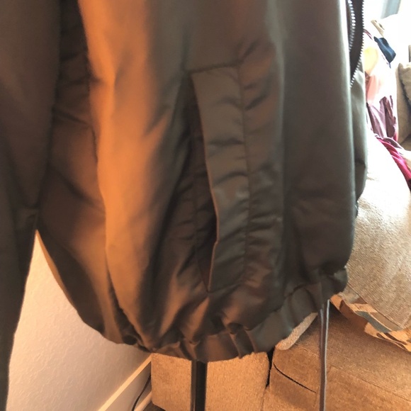4[Forever21] Olive bomber satin bird embroidered - Picture 7 of 8
